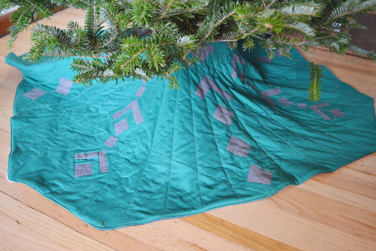 Turn a Quilt into a Tree Skirt Side Lake Stitch