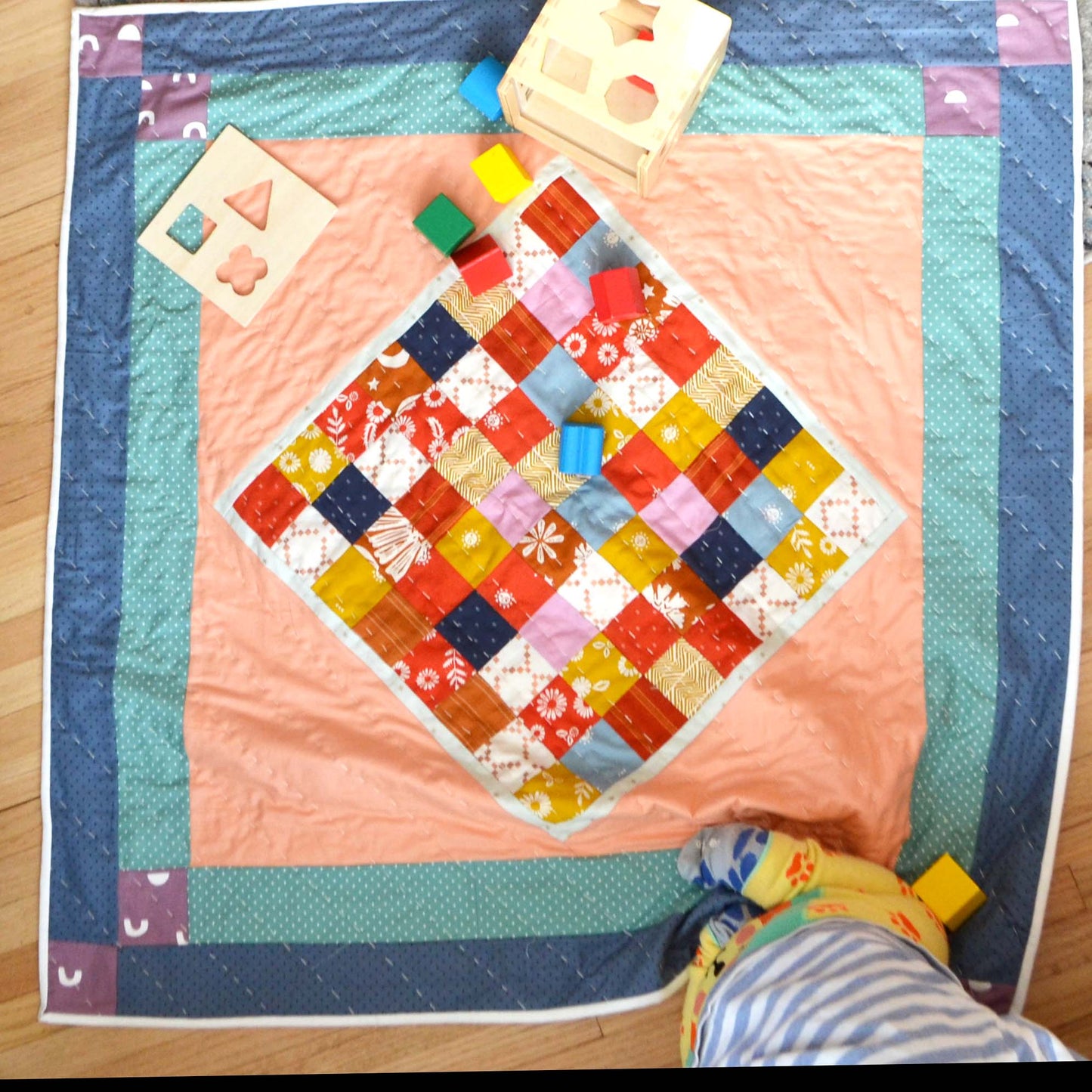 Baby Sunshine Quilt - Hand quilted